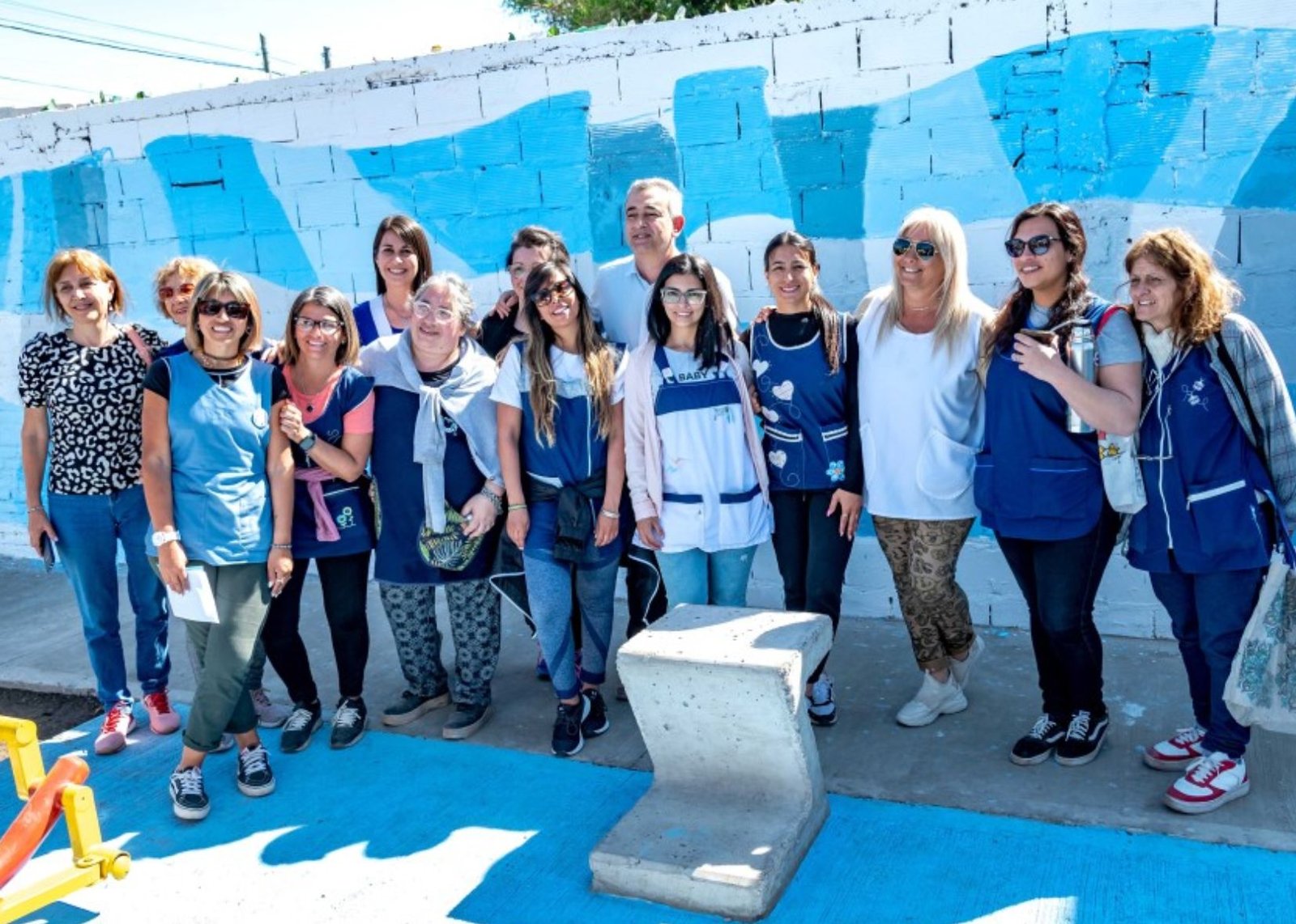 Nuevo Alberdi: la pintada colectiva de un mural culminó mejoras urbanas tras la erradicación de un minibasural